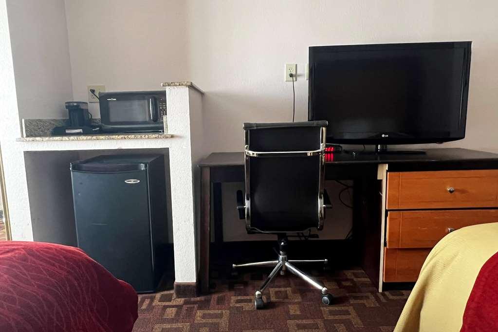 Days Inn By Wyndham Jackson Downtown Room photo