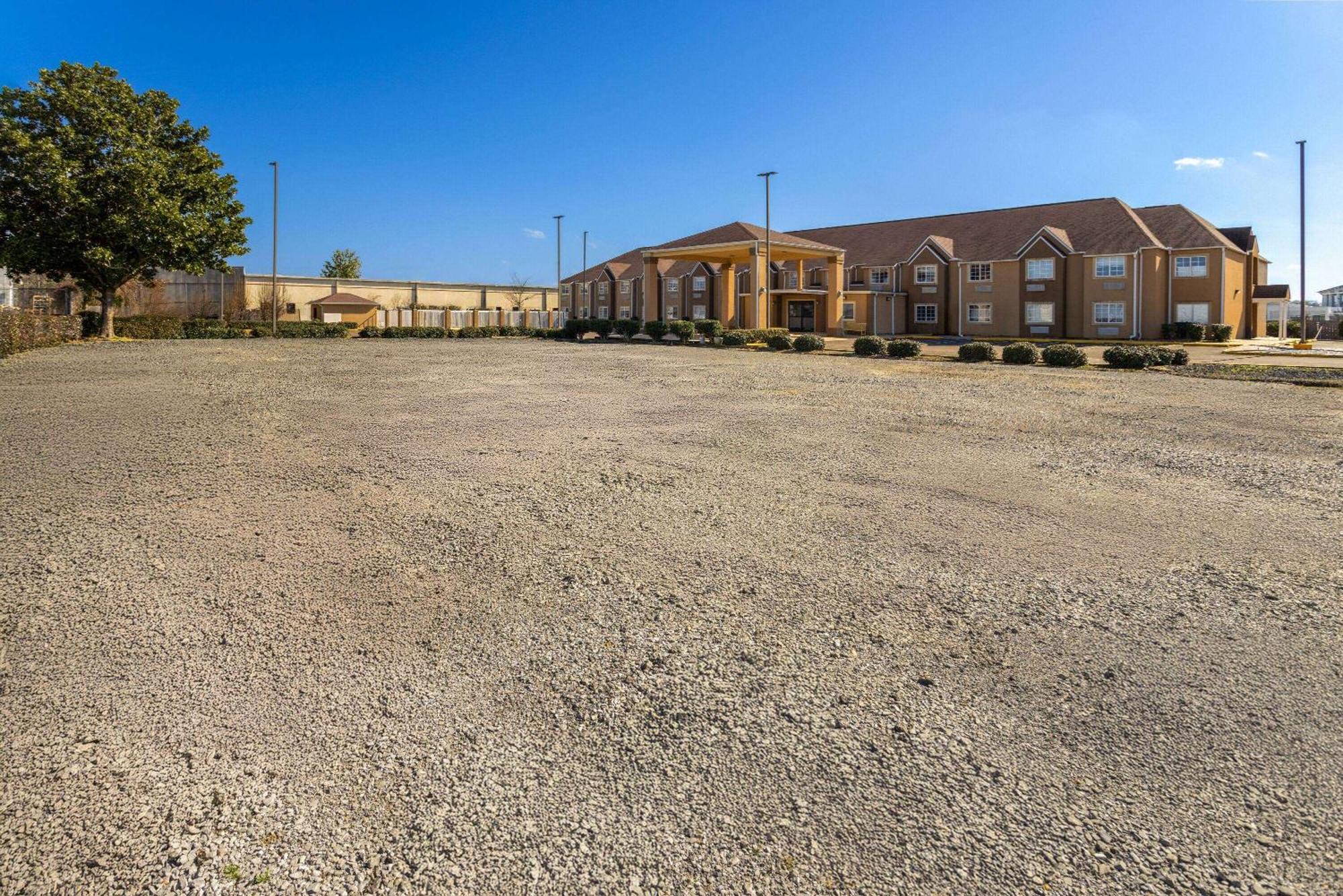 Days Inn By Wyndham Jackson Downtown Exterior photo