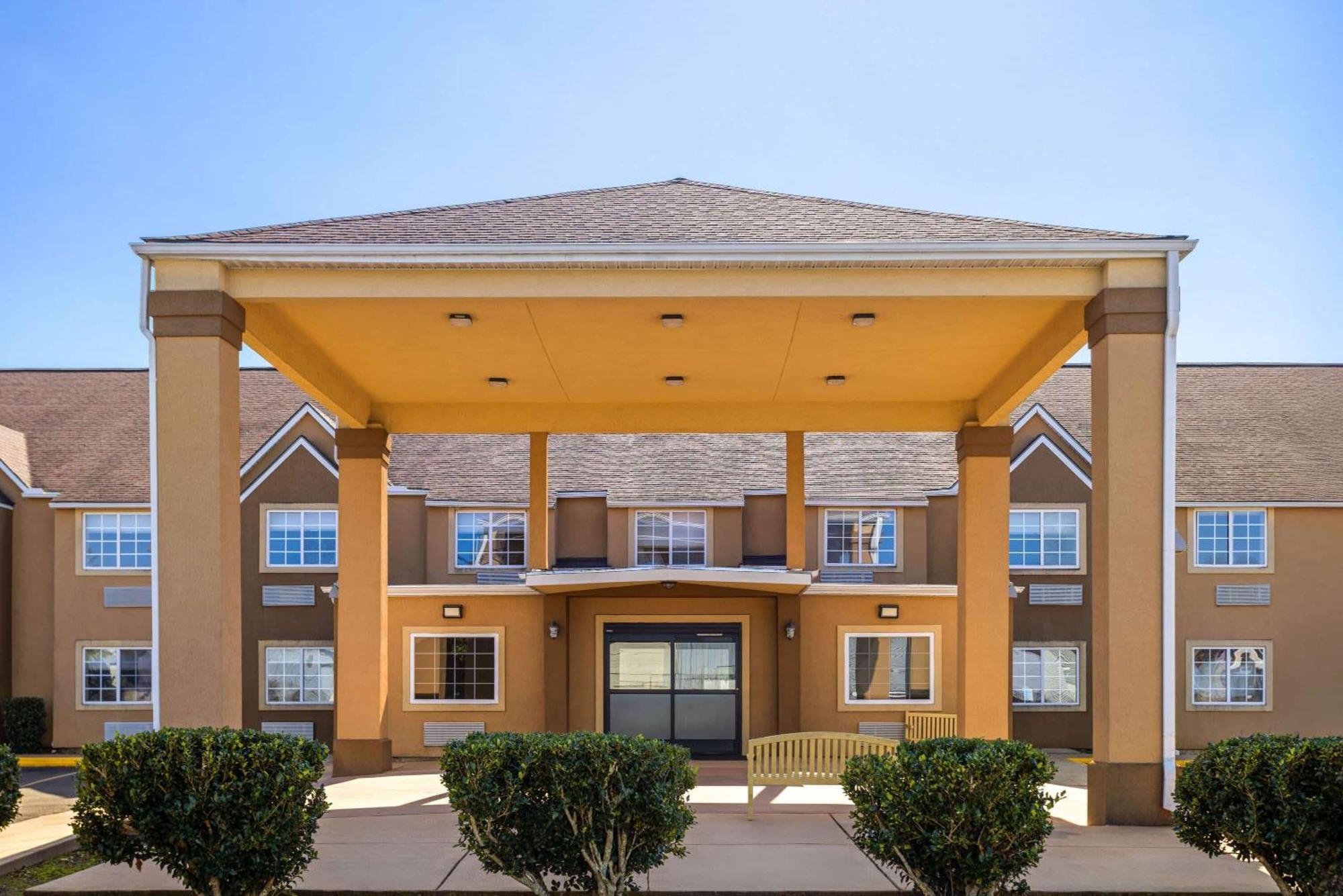 Days Inn By Wyndham Jackson Downtown Exterior photo